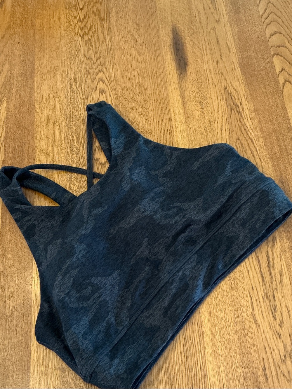 Woman’s Vuori black/grey camo sports bra Medium. Back cross straps. Cute!